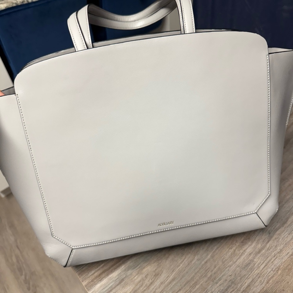 Aritzia Light Gray Leather Handbag